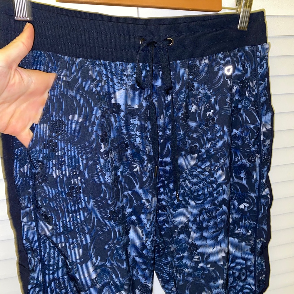 Patterned athletic joggers